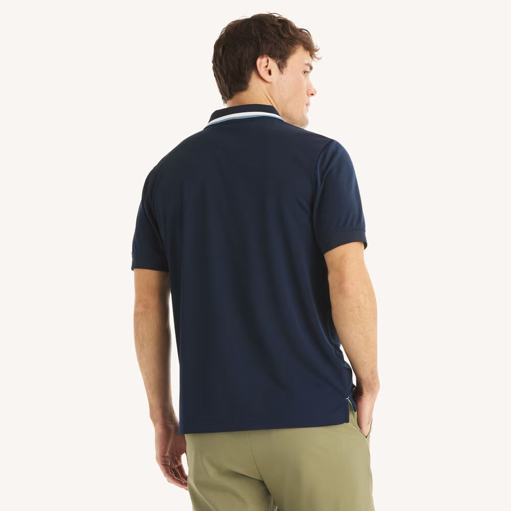 Camisero NAVTECH detalle en el pecho NAUTICA
